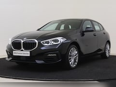 BMW 1-serie - 120i Automaat / Adaptieve LED / PDC voor + achter / Live Cockpit Professional / Airconditi
