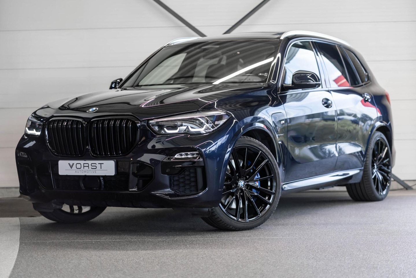 BMW X5 - xDrive45e M Pakket Pano Luchtvering HUD Stoelvent - AutoWereld.nl