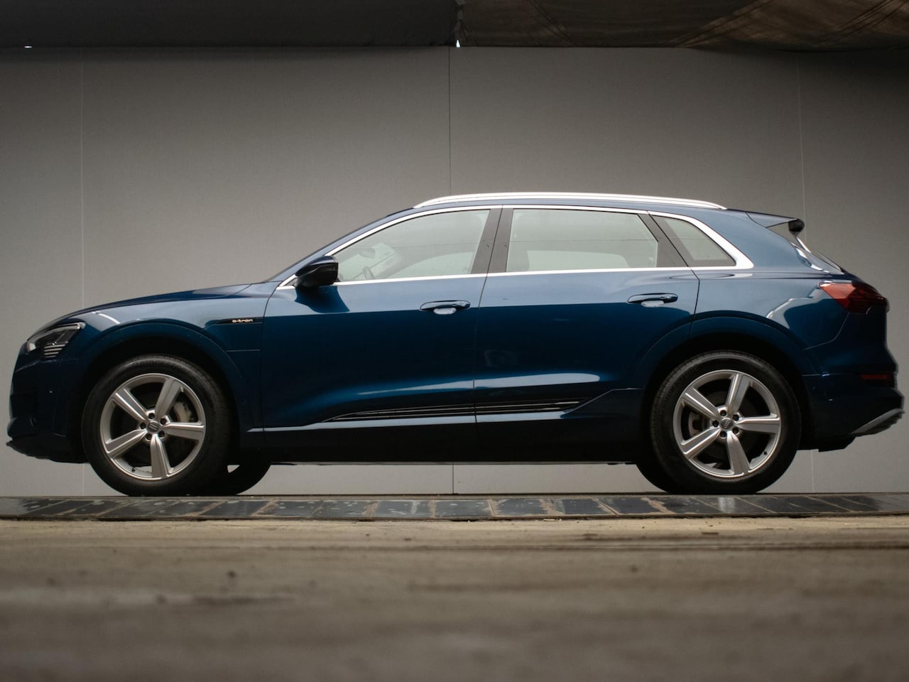 Audi e-tron - E-tron 50 quattro Launch edition 71 kWh Sport (APPLE CARPLAY,LED,PDC,SPORTSTOELEN,DIGITALE - AutoWereld.nl