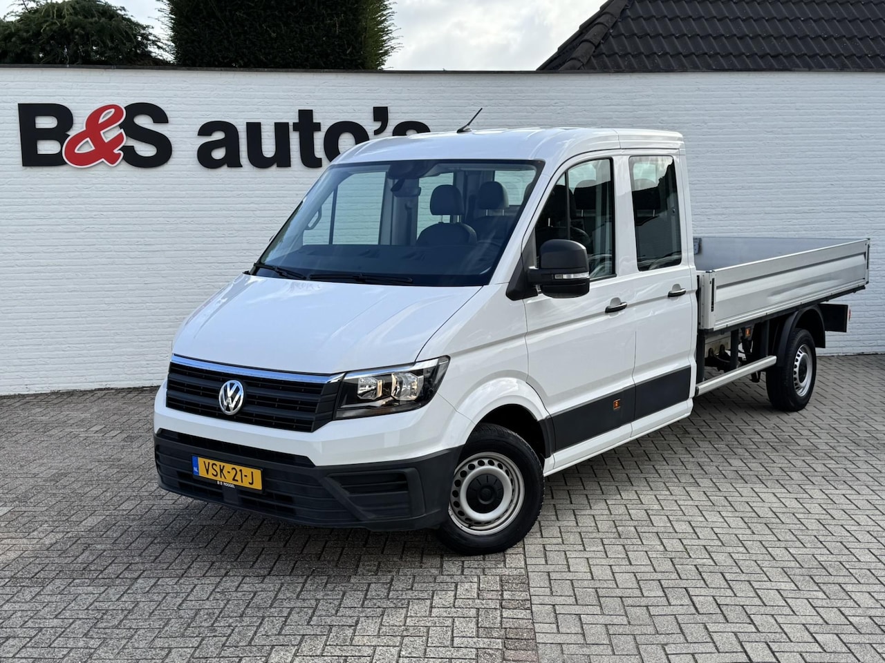 Volkswagen Crafter - 35 2.0 TDI L4 DC Trendline Cruise control Automatisch airco Navigatie Apple Carplay / Andr - AutoWereld.nl