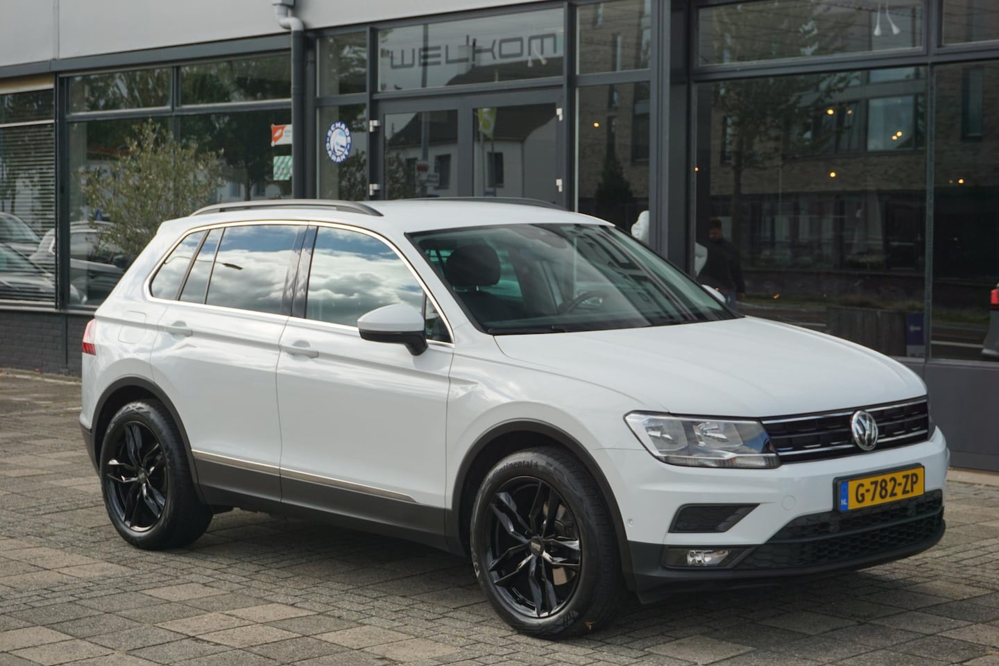 Volkswagen Tiguan - 1.5 TSI ACT Comfortline | Trekhaak | NL Auto - AutoWereld.nl