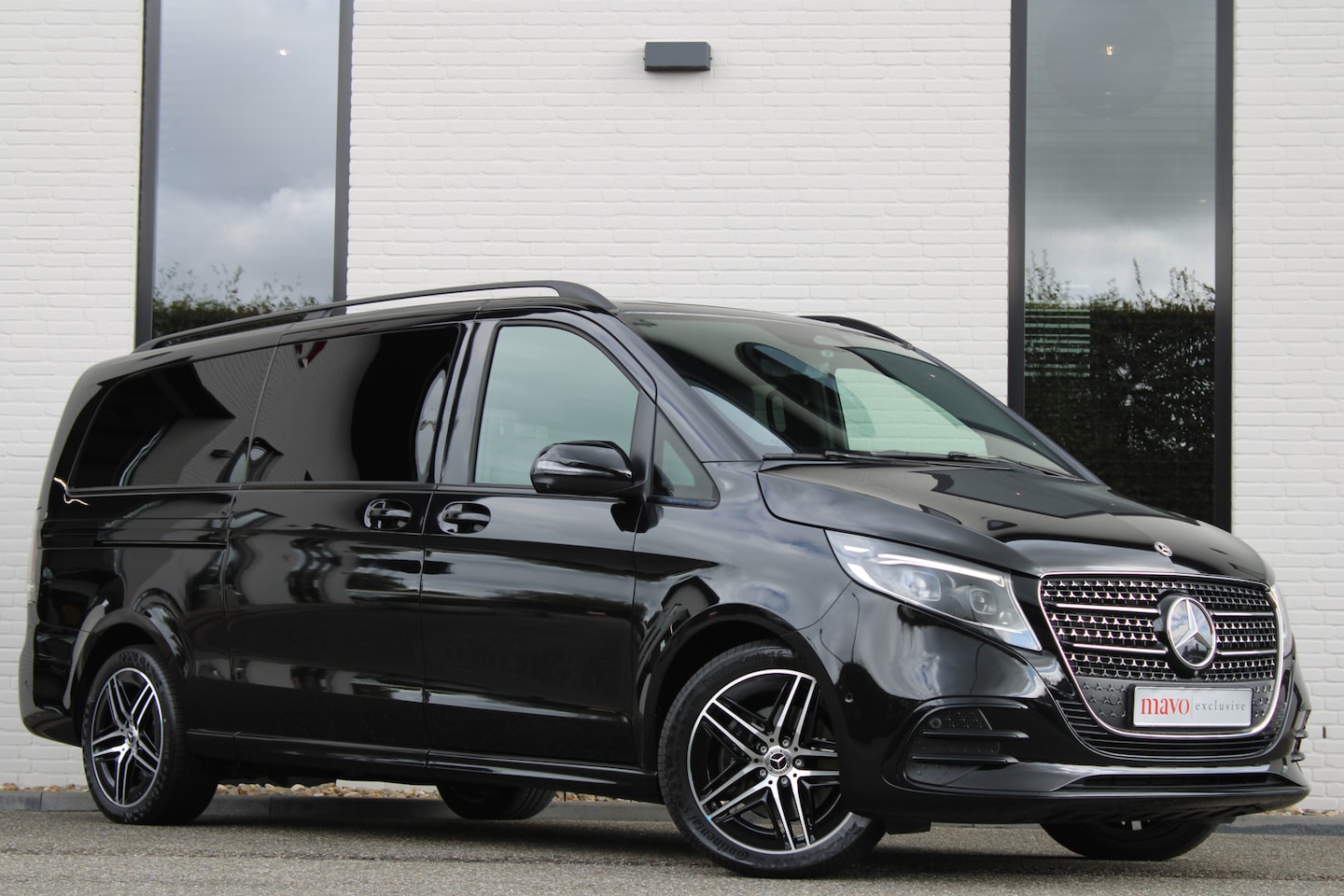 Mercedes-Benz V-klasse - 300d / XXL / DC / AMG / 2x Elec Schuifd / Elec Stoelen / 360 Cam / Burmester / Vol Opties - AutoWereld.nl