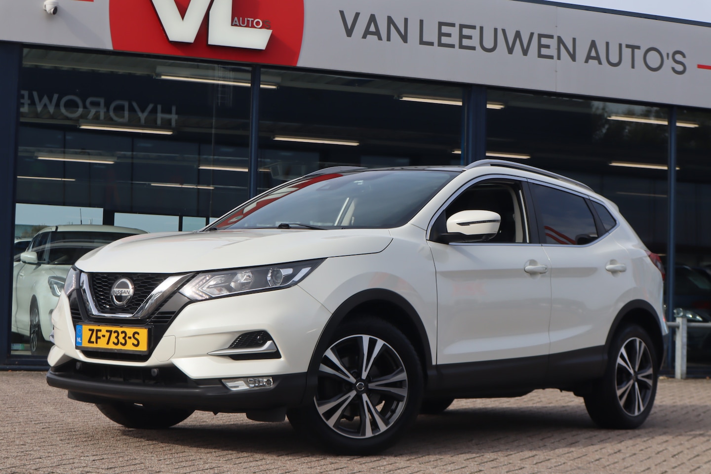 Nissan Qashqai - 1.3 DIG-T N-Connecta | Pano | Navi | Camera - AutoWereld.nl