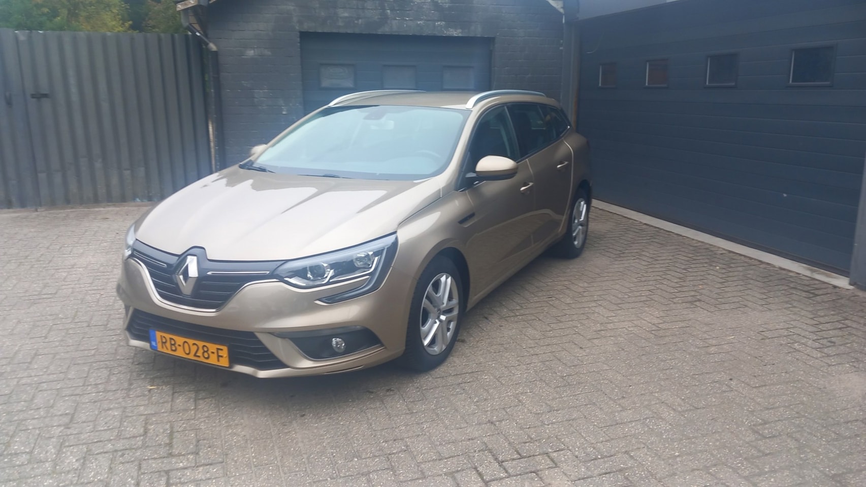Renault Mégane Estate - 1.2 TCe Zen.Cruise control,Navi,Radio videospeler,Isofix. - AutoWereld.nl
