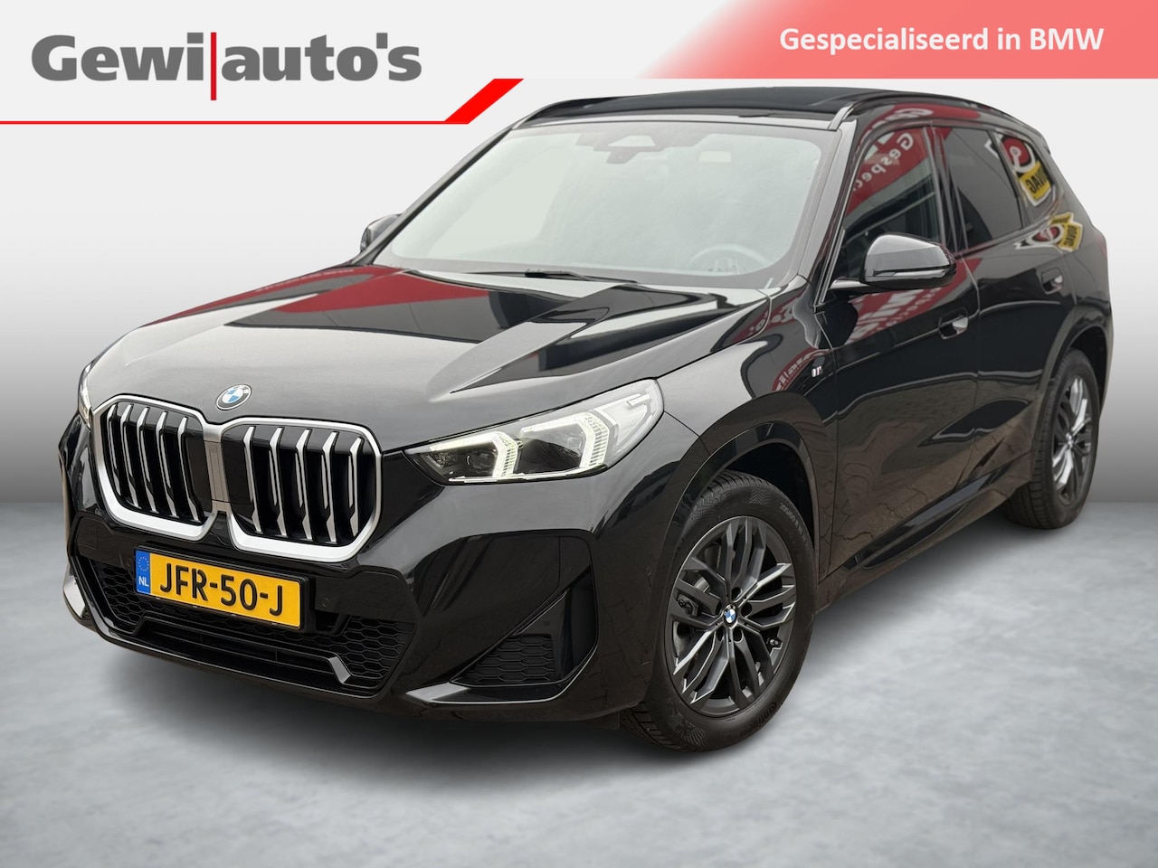 BMW X1 - sDrive20i M-Sport Pano/Massagestoel/HarmanKardon - AutoWereld.nl