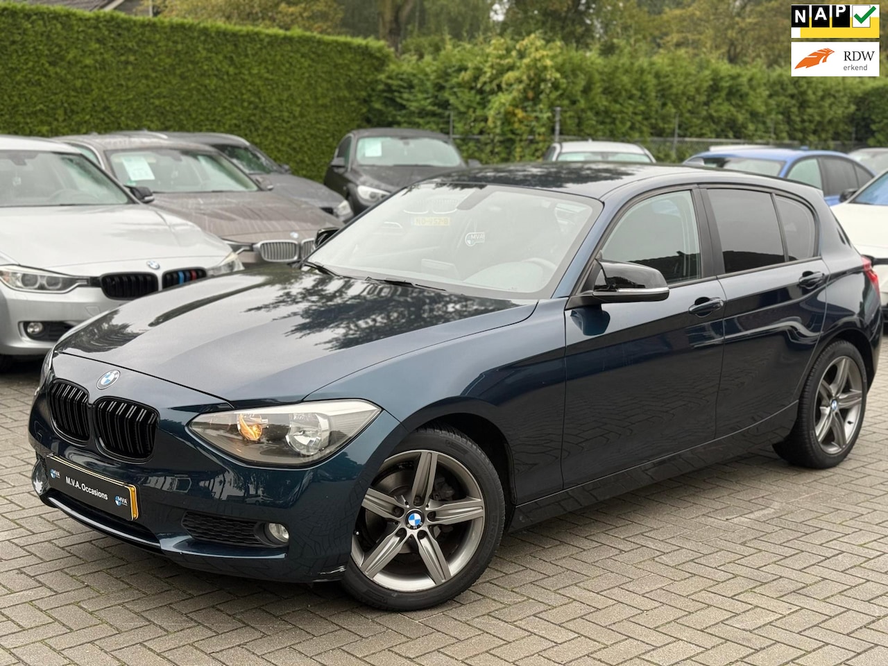 BMW 1-serie - 116i Business+|Nieuwe Ketting + Klepseals|Navigatie|Cruise control|Climate control|Nette s - AutoWereld.nl