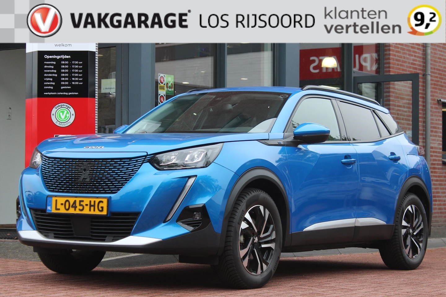 Peugeot e-2008 - EV 50kWh *Allure* | 3- Fase | Camera | Half- Leder | Carplay | Navigatie | Cruise & Climat - AutoWereld.nl