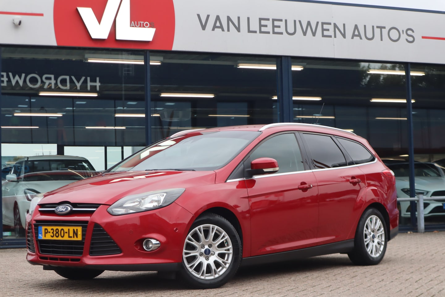 Ford Focus Wagon - 1.6 EcoBoost First Edition | Nieuw Binnen! | Trekhaak | Navi | Stoelverwarming - AutoWereld.nl