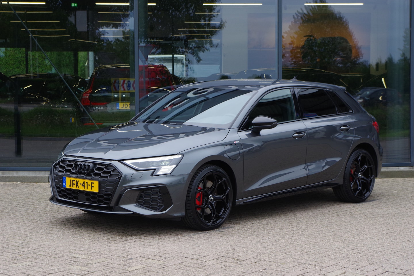 Audi A3 Sportback - 45 TFSI e S-Line Edition Competition 245 PK PHEV, Matrix-LED, B&O Sound, Memory - AutoWereld.nl