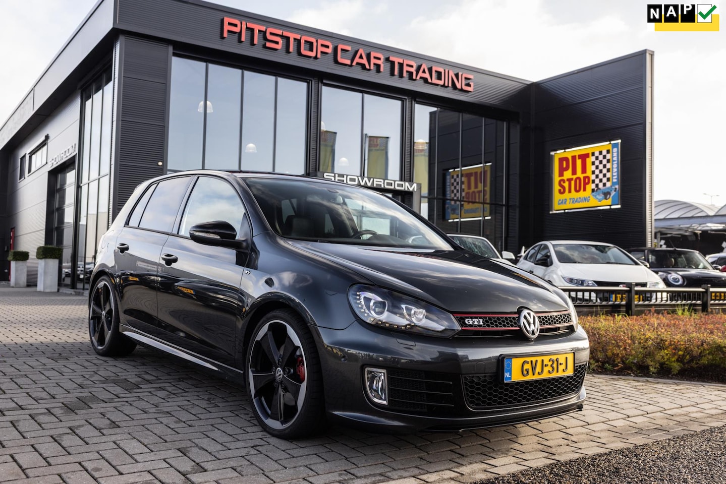 Volkswagen Golf - 2.0 GTI Edition 35 2.0 GTI Edition 35, 310 PK, Camera, Adaptieve Onderstel, Trekhaak! - AutoWereld.nl