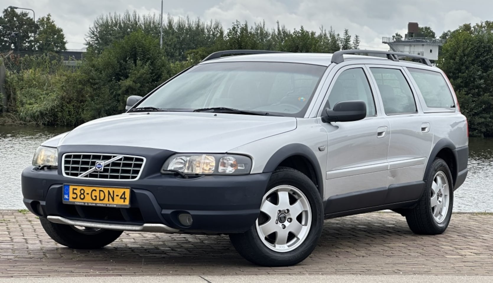 Volvo XC70 - 2.5 T Geartronic 2.5 T Geartronic - AutoWereld.nl