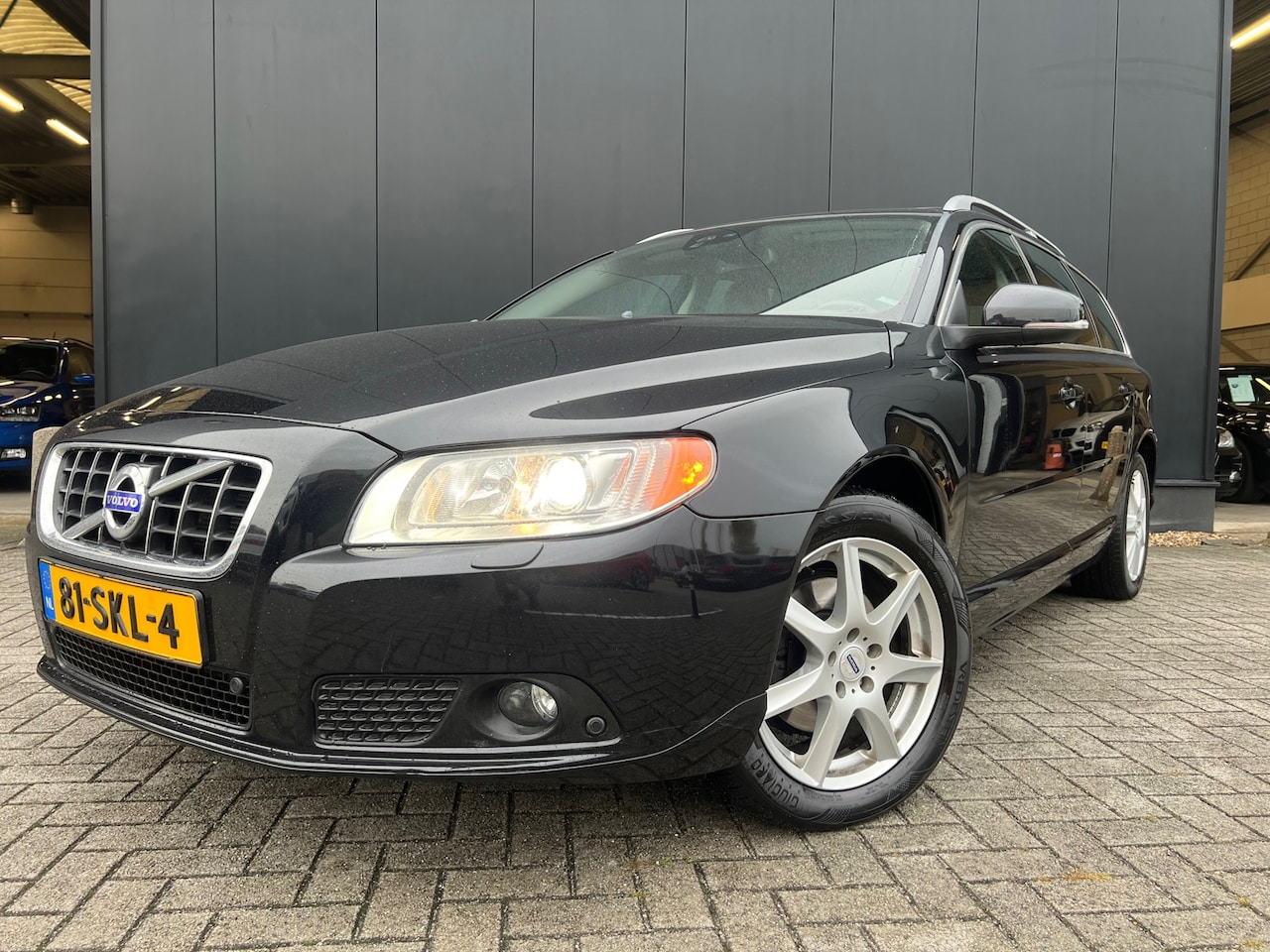 Volvo V70 - 1.6 T4 Aut/Leer/Navi/Dakje/Volvo dealer Onderh! - AutoWereld.nl