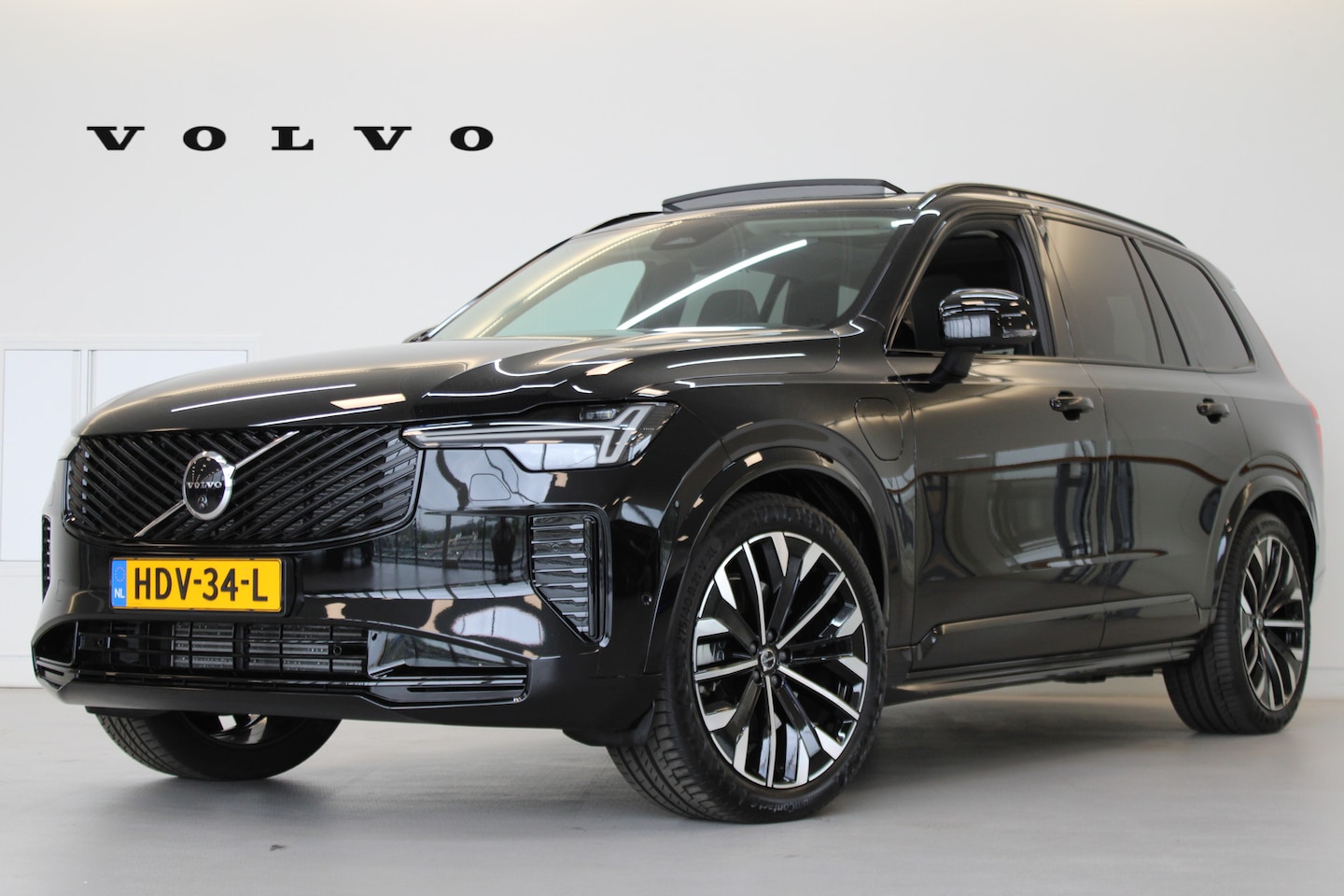 Volvo XC90 - T8 455PK Ultra Dark | Luchtvering | Trekhaak | Getint Glas | HK Audio | Panoramadak - AutoWereld.nl