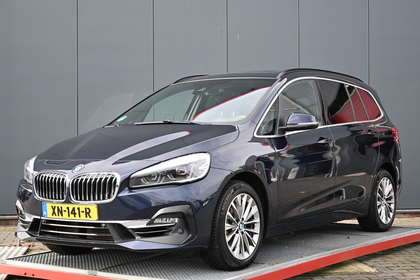 BMW 2-serie Gran Tourer - 220i High Executive trekhaak panoramadak leer - AutoWereld.nl