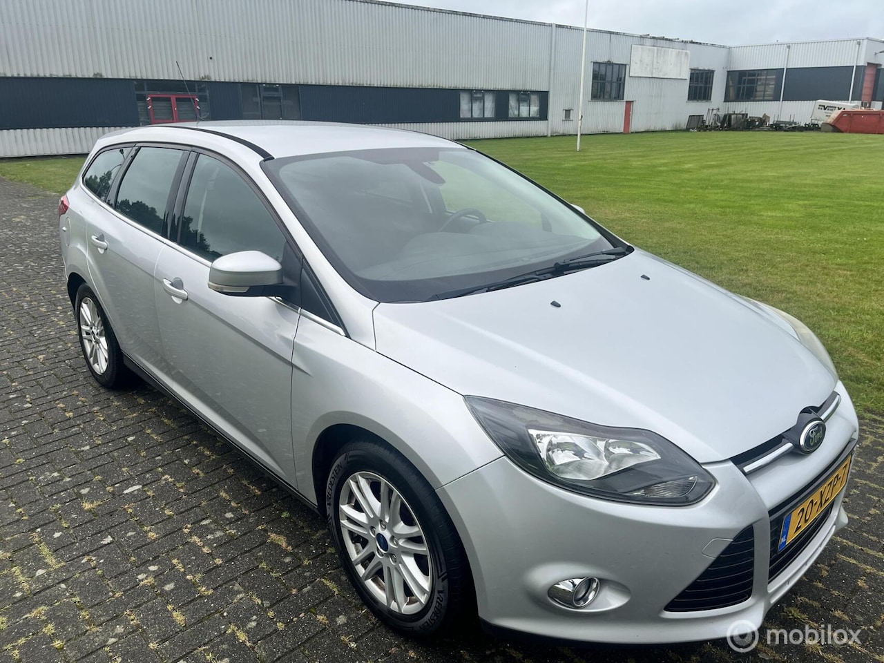 Ford Focus Wagon - 1.0 EcoBoost Titanium / APK / Cruise / Airco / NAP / Trekhaak / - AutoWereld.nl
