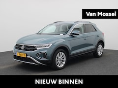 Volkswagen T-Roc - 1.5 TSI Life Edition | 150 PK | Automaat | Keyless | Navigatie | Airco | Trekhaak | Digita