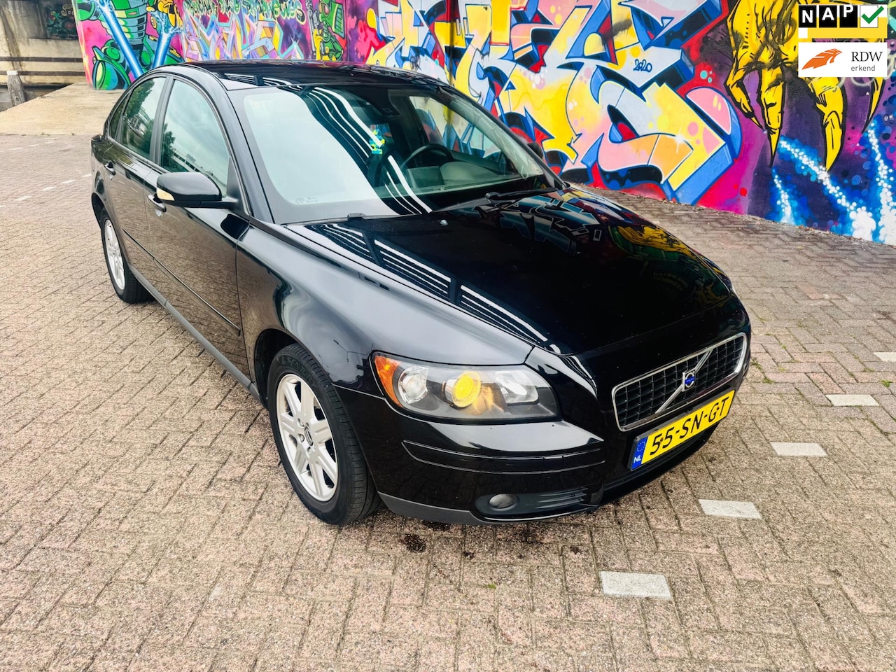 Volvo S40 - 1.8 vol leer airco trekhaak mooie auto navigatie elektrische ramen en spiegels 2 sleutels - AutoWereld.nl