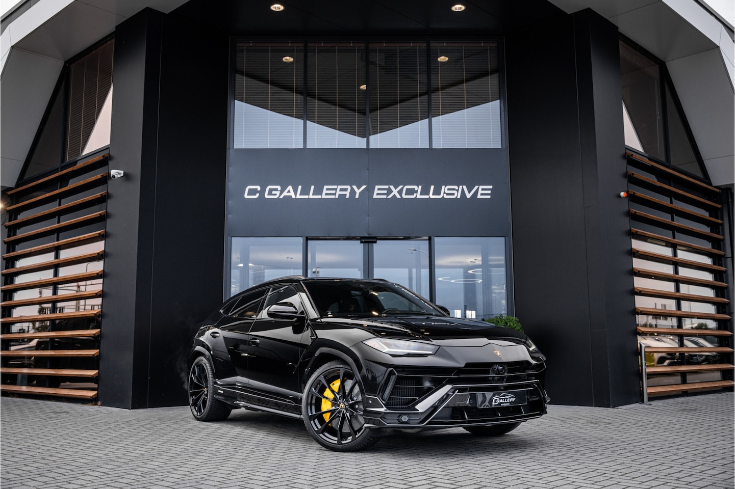 Lamborghini Urus - 4.0 V8 S - Fabrieksgarantie | 666 PK | Panorama | B&O Advanced | Massage | 23 inch - AutoWereld.nl