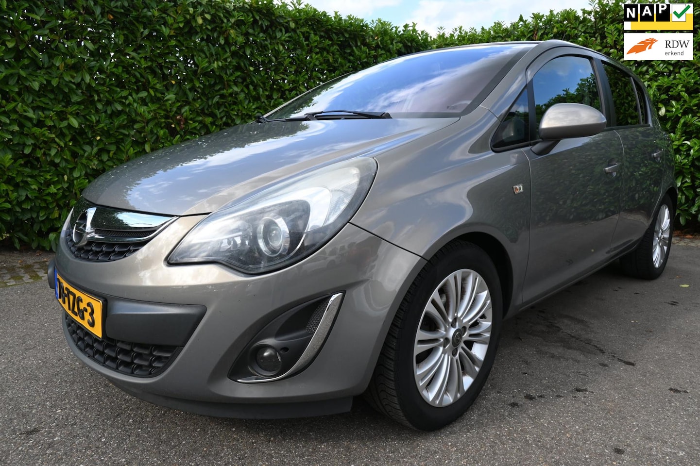 Opel Corsa - 1.4-16V Cosmo. Luxe uitgevoerd. Origineel Nederlandse auto met NAP. - AutoWereld.nl