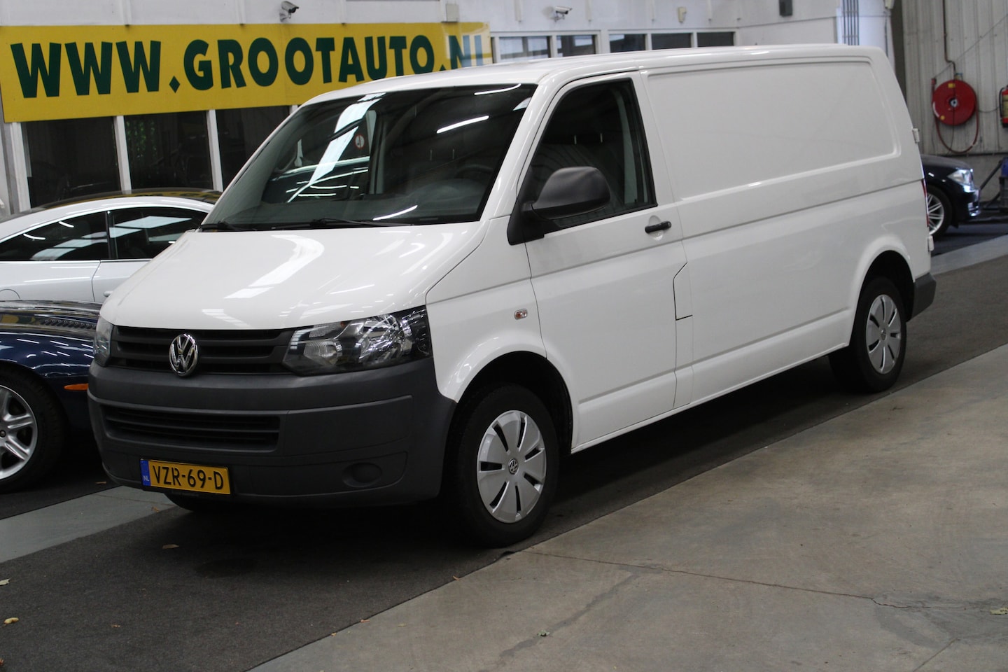 Volkswagen Transporter - 2.0 L2H3 116pk Trekhaak, Stuurbekrachtiging - AutoWereld.nl