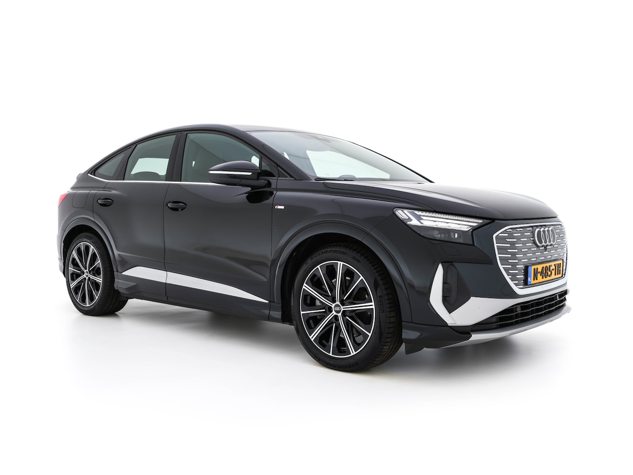 Audi Q4 Sportback e-tron - 40 S edition 77 kWh [ 3-Fase ] (INCL-BTW) *HEAT-PUMP | LEATHER-FABRIC | MATRIX-LED | ADAPT - AutoWereld.nl