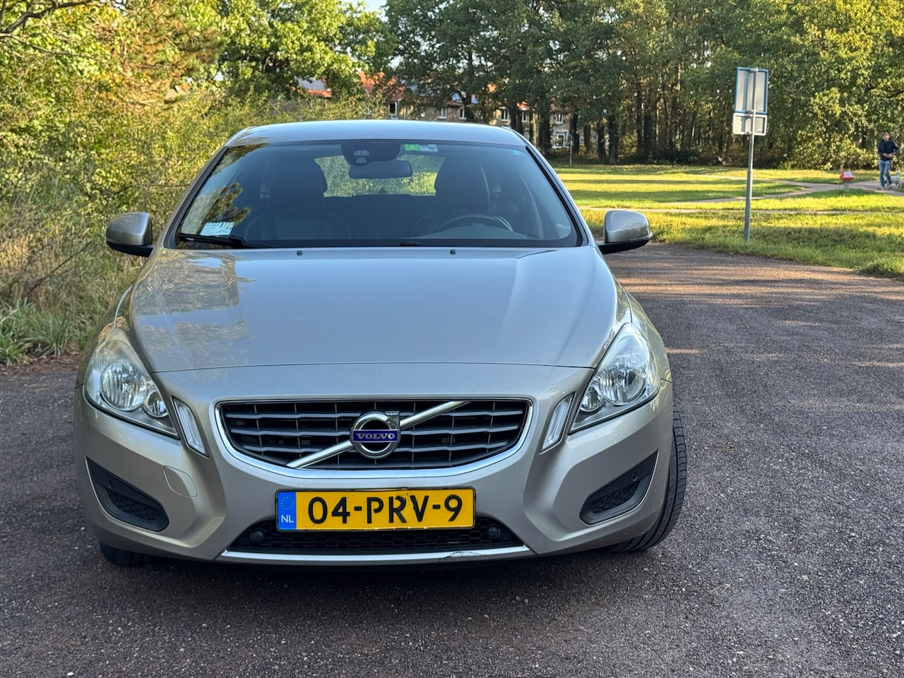 Volvo V60 - 2.0T Kinetic LEDER - AUTOMAAT - EXTRA VELGEN MET WINTERBANDEN - BENZINE - AutoWereld.nl
