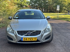 Volvo V60 - 2.0T Kinetic LEDER - AUTOMAAT - EXTRA VELGEN MET WINTERBANDEN - BENZINE