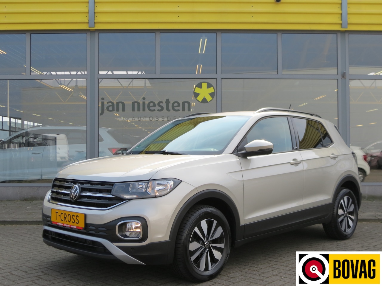 Volkswagen T-Cross - 1.0 TSI Move -110pk- Automaat | Navi | Camera | Climate Control | Stoelverwarming | Rijkla - AutoWereld.nl