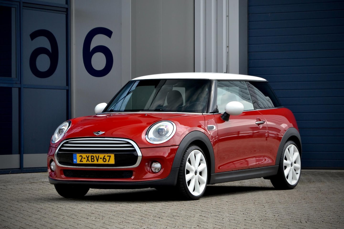 MINI Cooper - Mini 1.5 Chili Business / NL Auto / Metallic / Navi Prof / Sportstoel - AutoWereld.nl