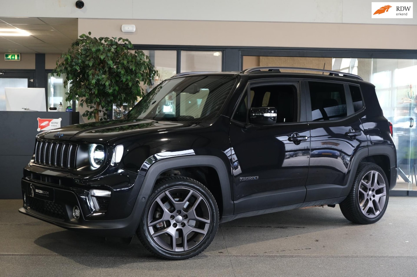 Jeep Renegade - 4xe 240 Plug-in Hybrid Electric S Leder Led Cam Pdc - AutoWereld.nl