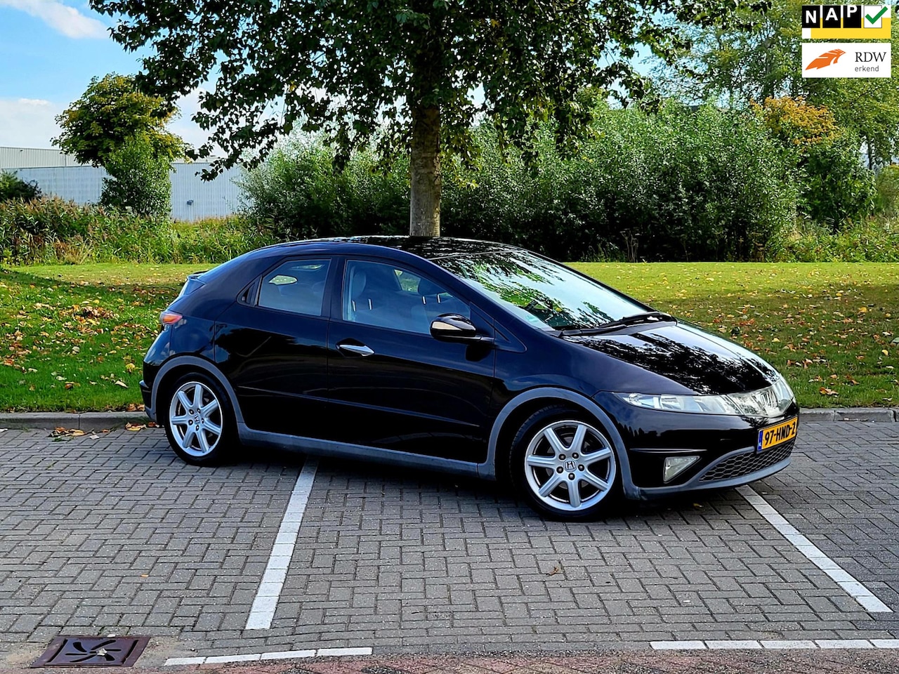 Honda Civic - 1.8 Comfort / Airco / Navi / Nieuwe Apk / Trekhaak - AutoWereld.nl