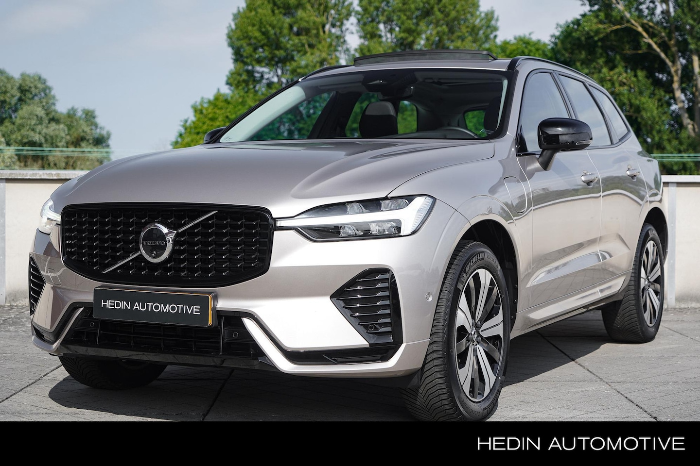 Volvo XC60 - 2.0 T6 Plug-in hybrid AWD Plus Dark Parkeercamera Achter | Adaptieve Cruise Control | Dode - AutoWereld.nl