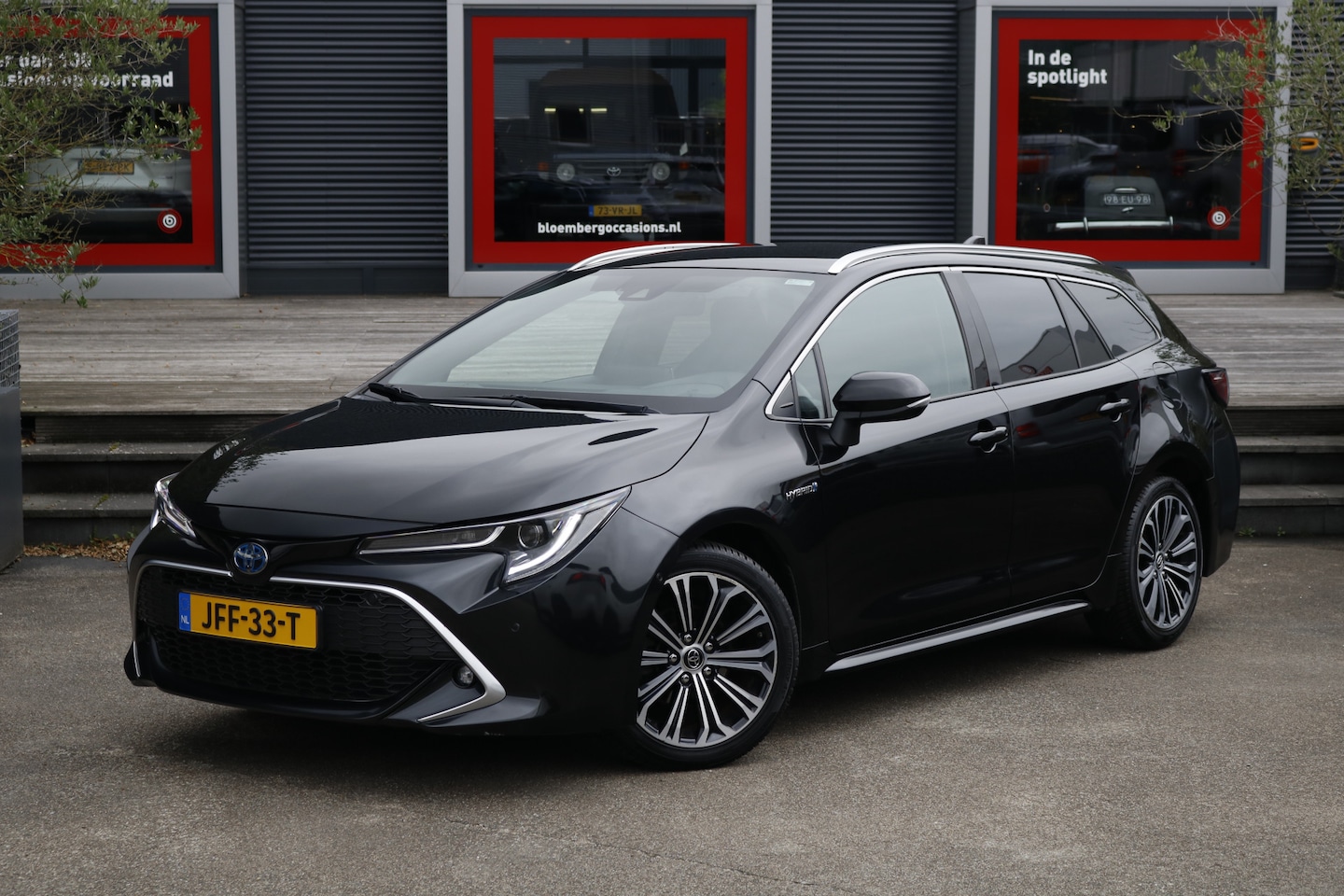 Toyota Corolla Touring Sports - 1.8 Hybrid Executive | Electrisch bedienbare achterklep | Parkeersensoren voor en achter | - AutoWereld.nl