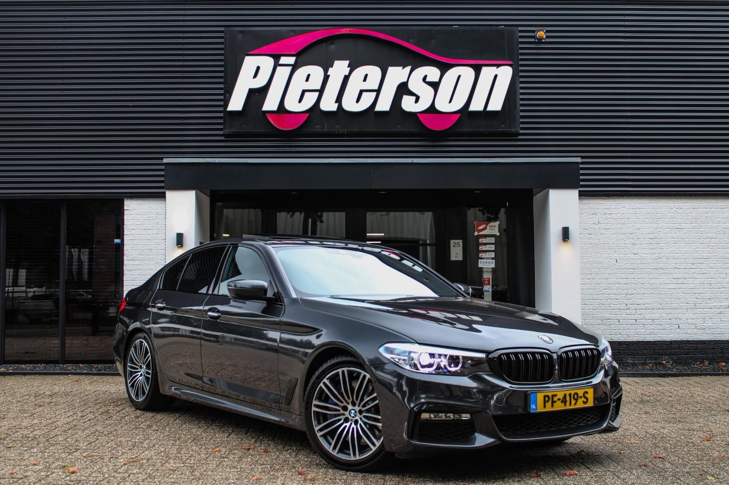 BMW 5-serie - 540i M-Pakket NAP PANO 360 CAMERA XENON CLIMA - AutoWereld.nl