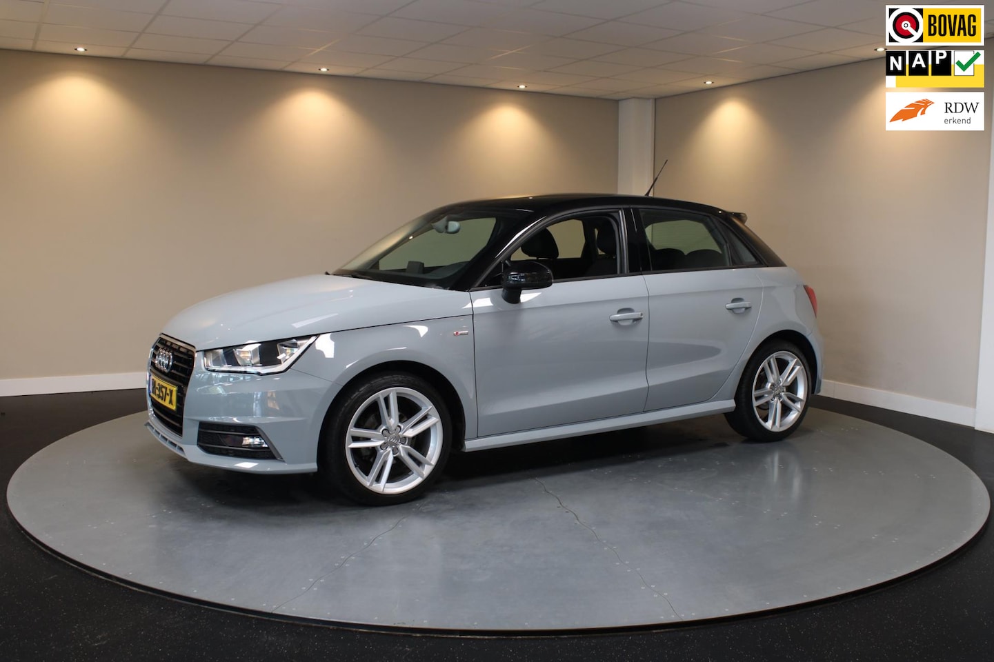 Audi A1 Sportback - 1.0 TFSI Adrenalin S-Line *Top kleur!* Cruise|Navi|NAP - AutoWereld.nl