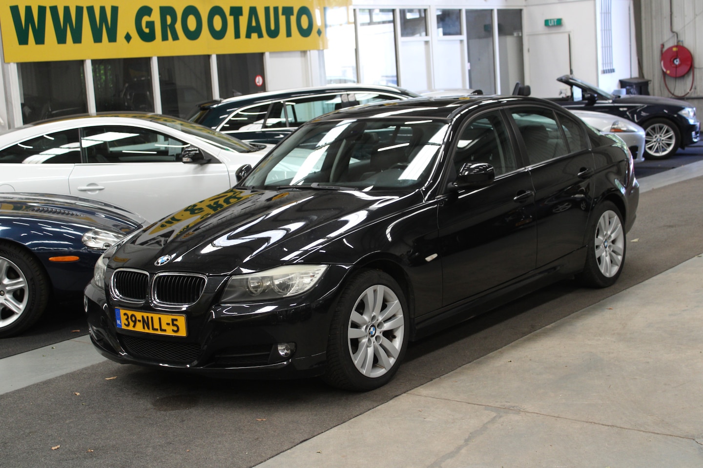BMW 3-serie - 323i 2.5L 6 Cilinder Automaat Airco Cruise Control, Stuurbekrachtiging - AutoWereld.nl