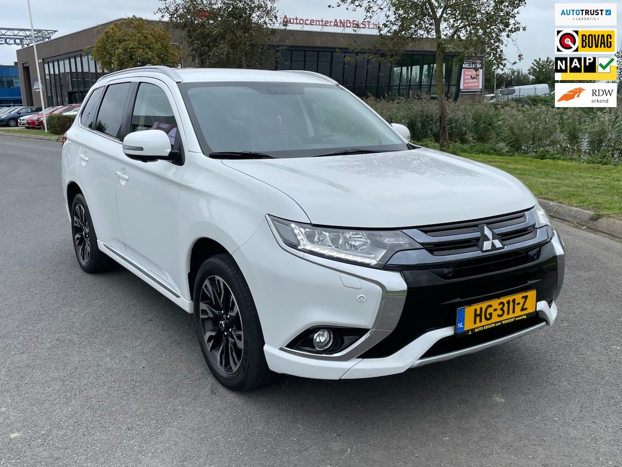 Mitsubishi Outlander - 2.0 PHEV instyle 2.0 PHEV Instyle, Aut, Trekhaak, Stoel-/stuurverw, Leder, Cam, Pdc, Navi, Geen import, Nap - AutoWereld.nl