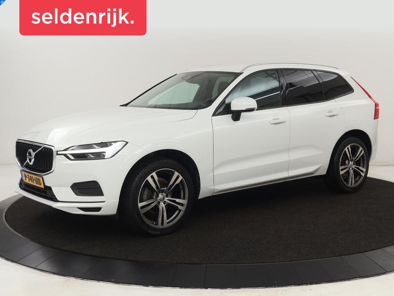 Volvo XC60 - 2.0 D4 Momentum | Carplay | Camera | Climate control | Navigatie | Cruise control | Full L - AutoWereld.nl