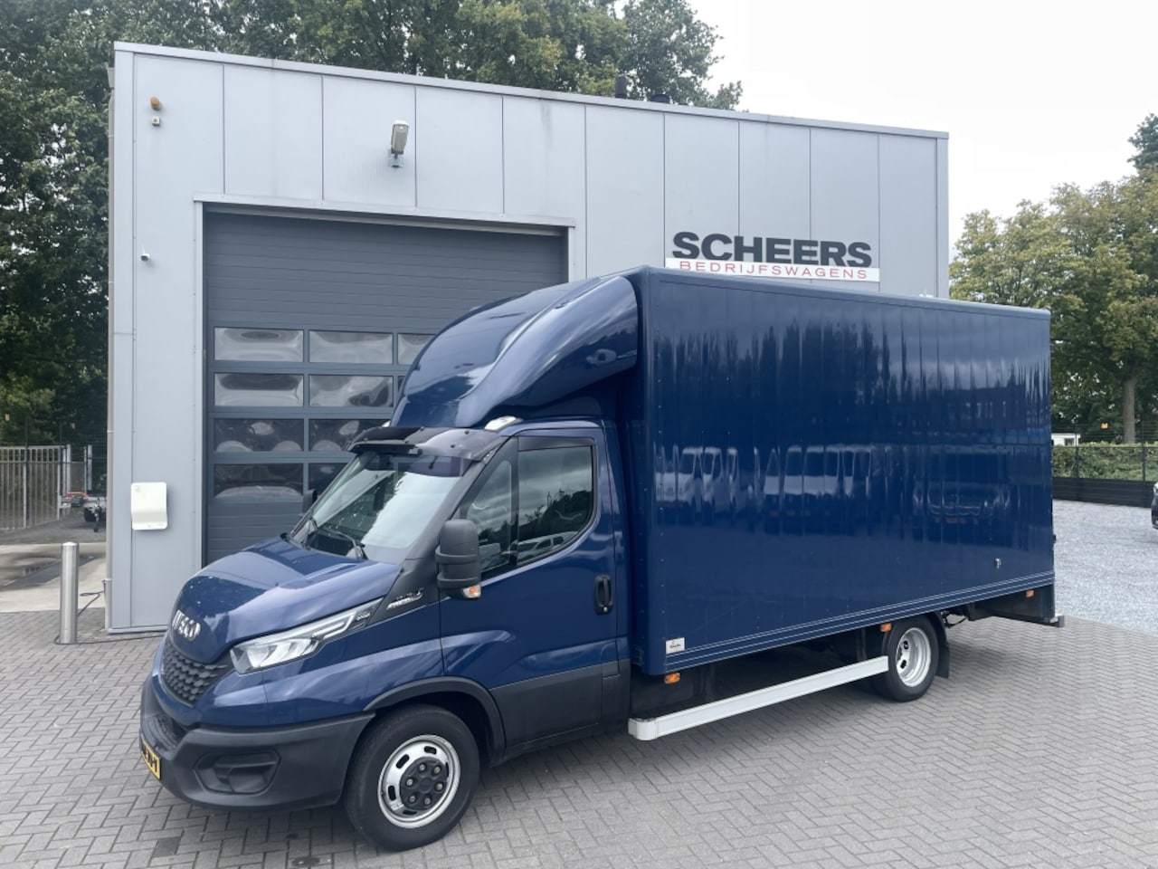 Iveco Daily - 35C18 Aut. Bakwagen Airco | Navigatie | Luchtvering | Trekhaak - AutoWereld.nl