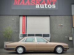 Daimler XJ - 40 / 3.6 / 1987 / Satinbeige / Rare early example / Oldtimer / HIGHLY MAINTAINED & DETAILE