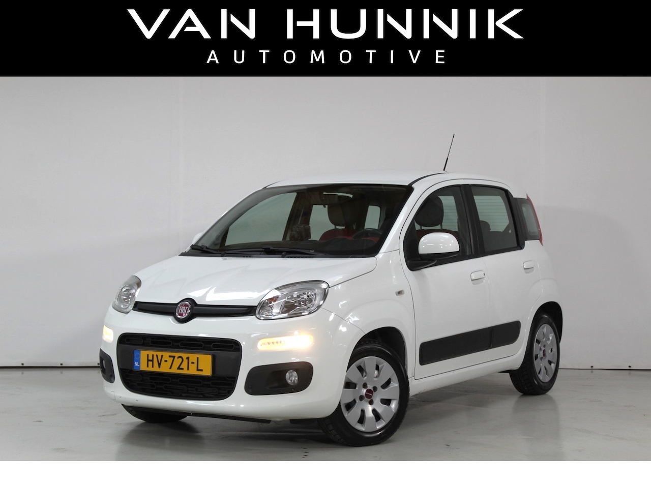 Fiat Panda - 1.2 Lounge | Airco | Navigatie | Trekhaak | 32DKM! - AutoWereld.nl