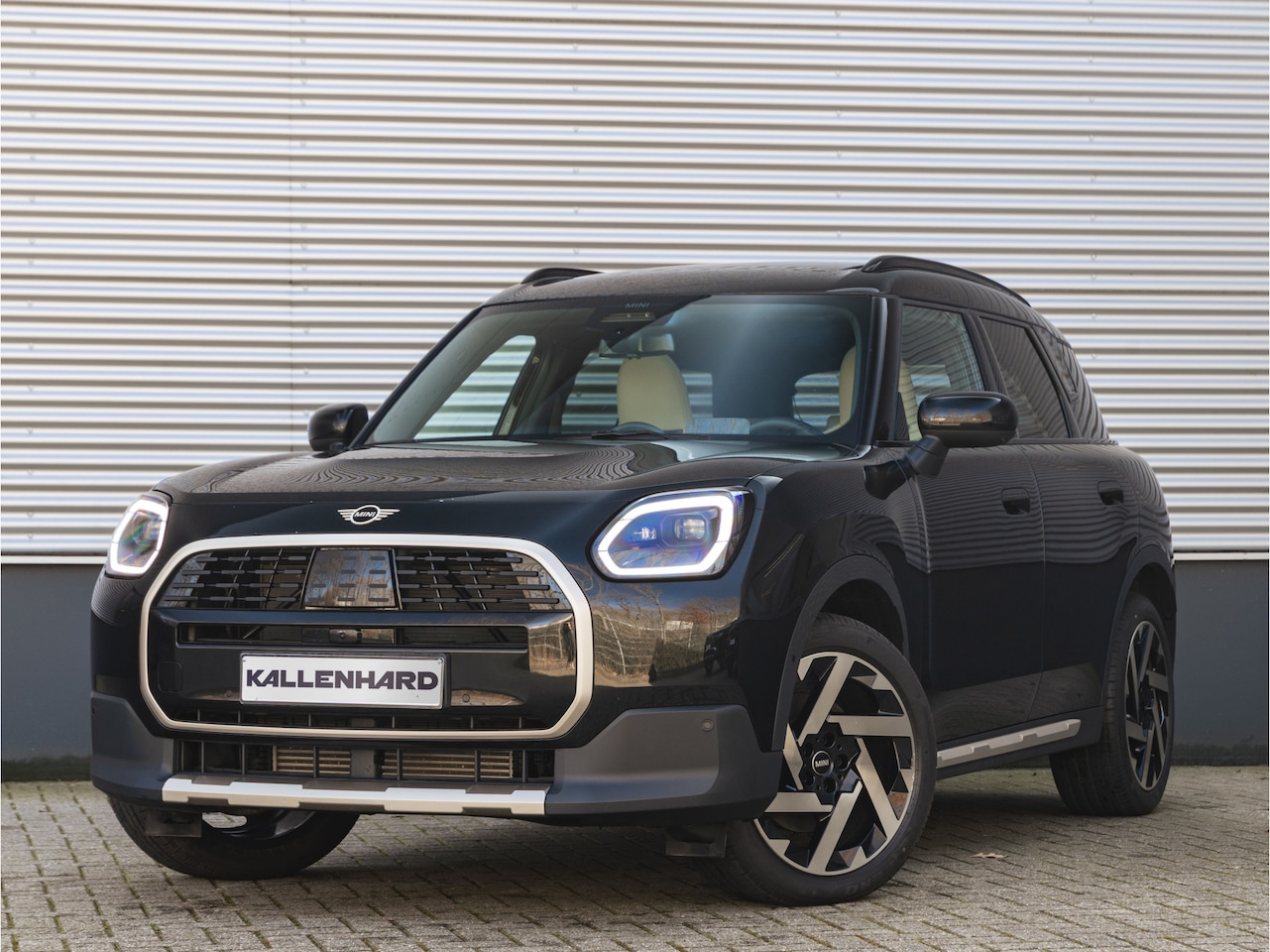 MINI Countryman - Mini 1.5 C Favoured - XL Pakket - Pano - Trekhaak - Memoryzetel - AutoWereld.nl