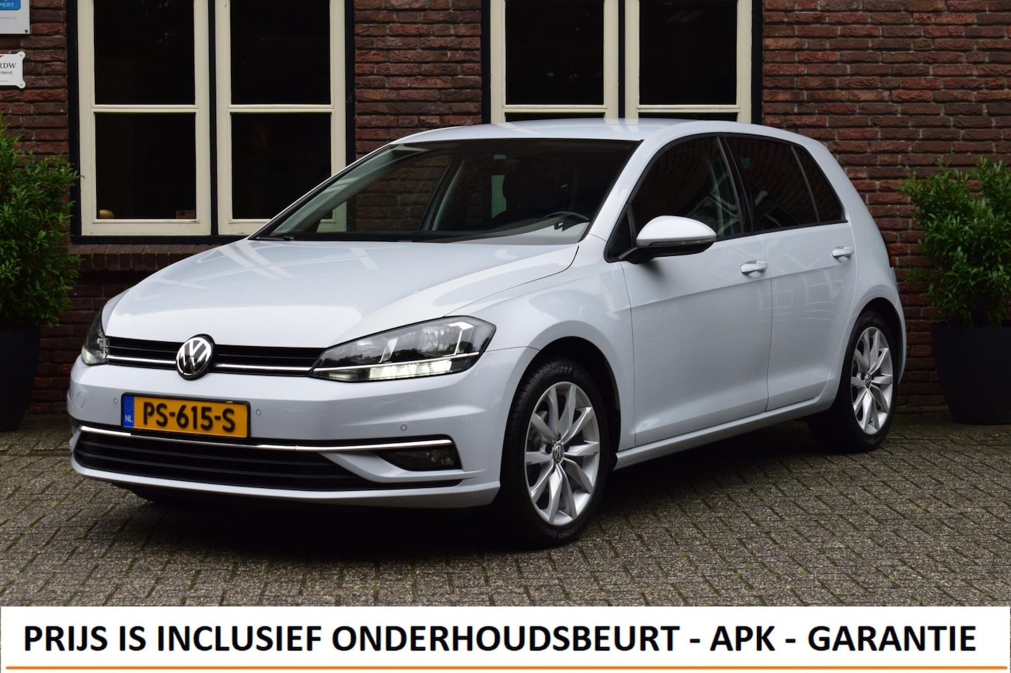 Volkswagen Golf - 1.0 TSI Highline Trekhaak | 2X PDC | Carplay - AutoWereld.nl