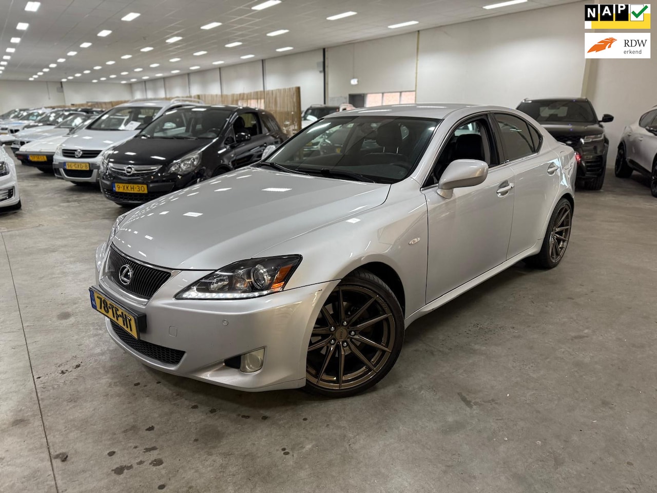 Lexus IS - 250 Business / NAVI-MULTIEMEDIA / AUTOMAAT / DEALER ONDERHOUD - AutoWereld.nl