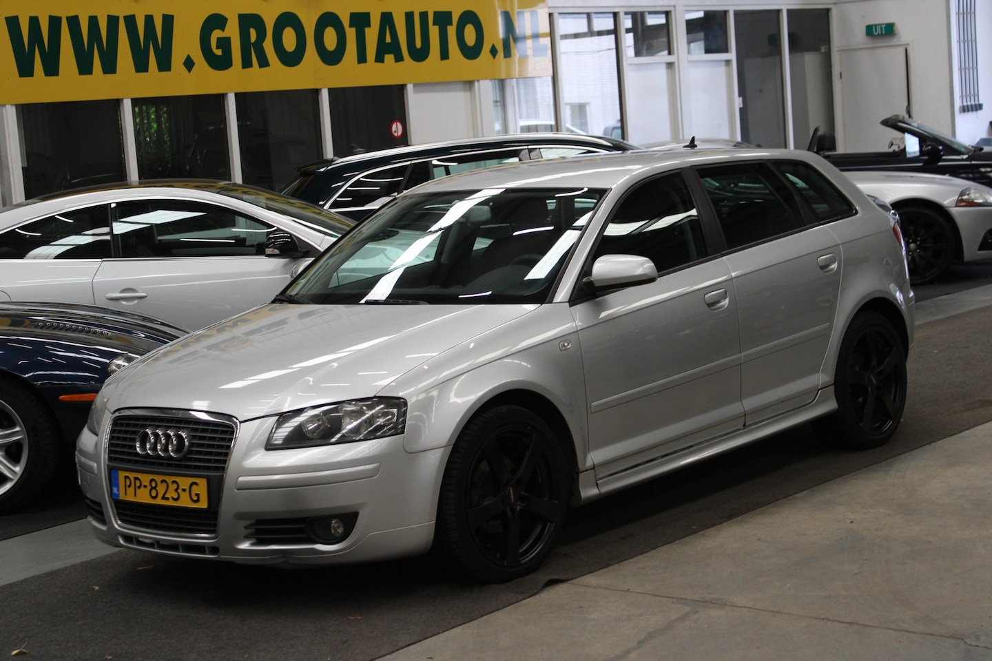 Audi A3 Sportback - 1.6 FSI Attraction Airco, Navigatie, Stuurbekrachtiging - AutoWereld.nl
