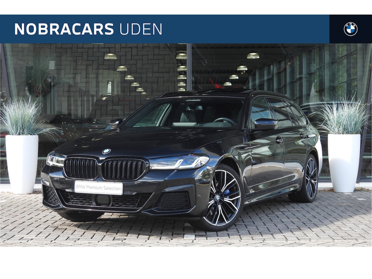 BMW 5-serie Touring - 530i xDrive High Executive M Sport Automaat / Panoramadak / Trekhaak / Achteruitrijcamera - AutoWereld.nl