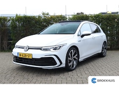 Volkswagen Golf - 1.5 eTSI R-Line NL Auto | Pano | IQ Light | Stoel/stuurverwarming | Carplay | | Keyless |