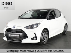Toyota Yaris - 1.5 HYBRIDE BLACK & WHITE GARANTIE 3-2034 AUTOMAAT. CLOUD NAVI. SLECHTS 17.000 KM
