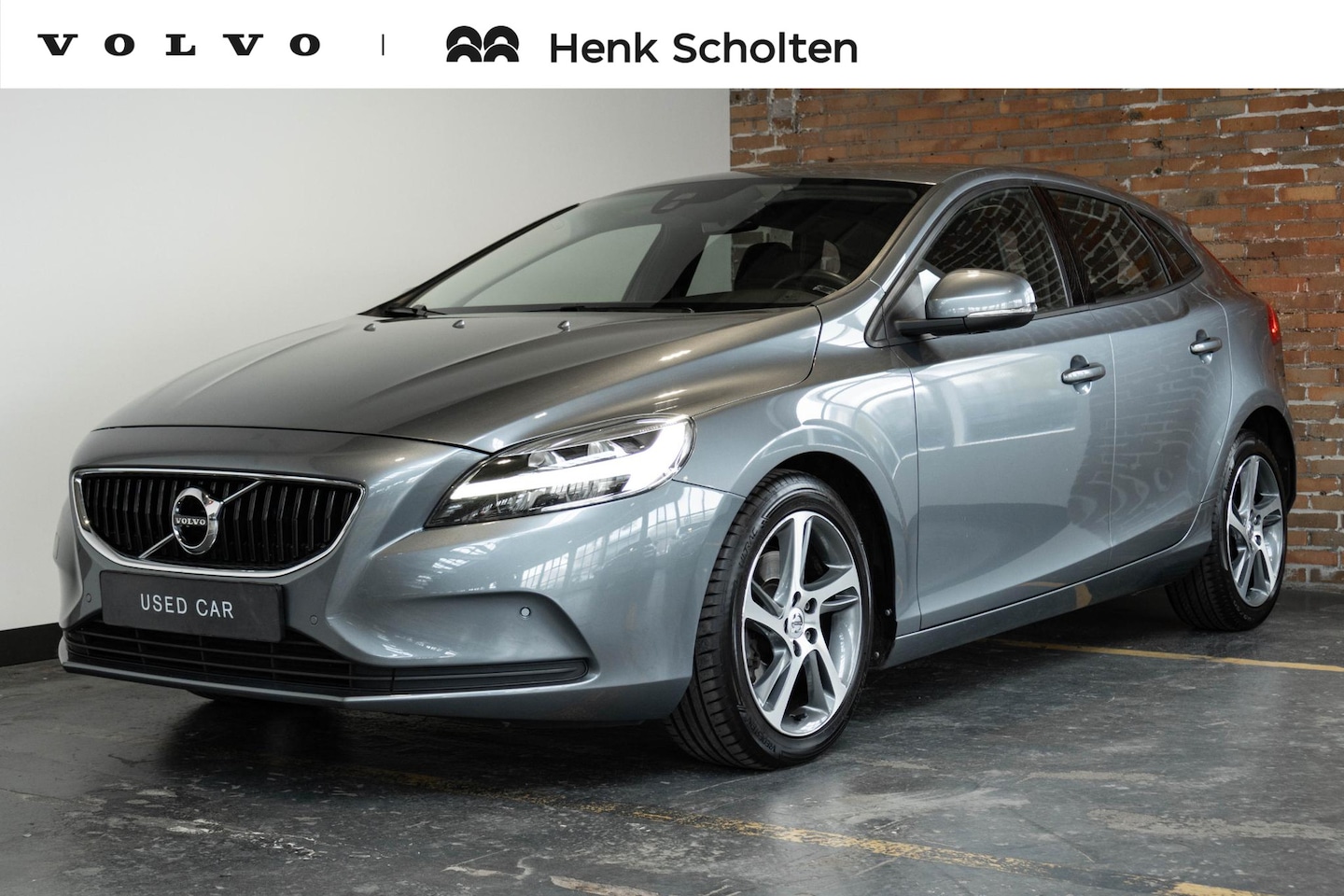 Volvo V40 - T2 Momentum | Stoelverwarming | Parkeercamera | Climate Control | High Performance Audio | - AutoWereld.nl