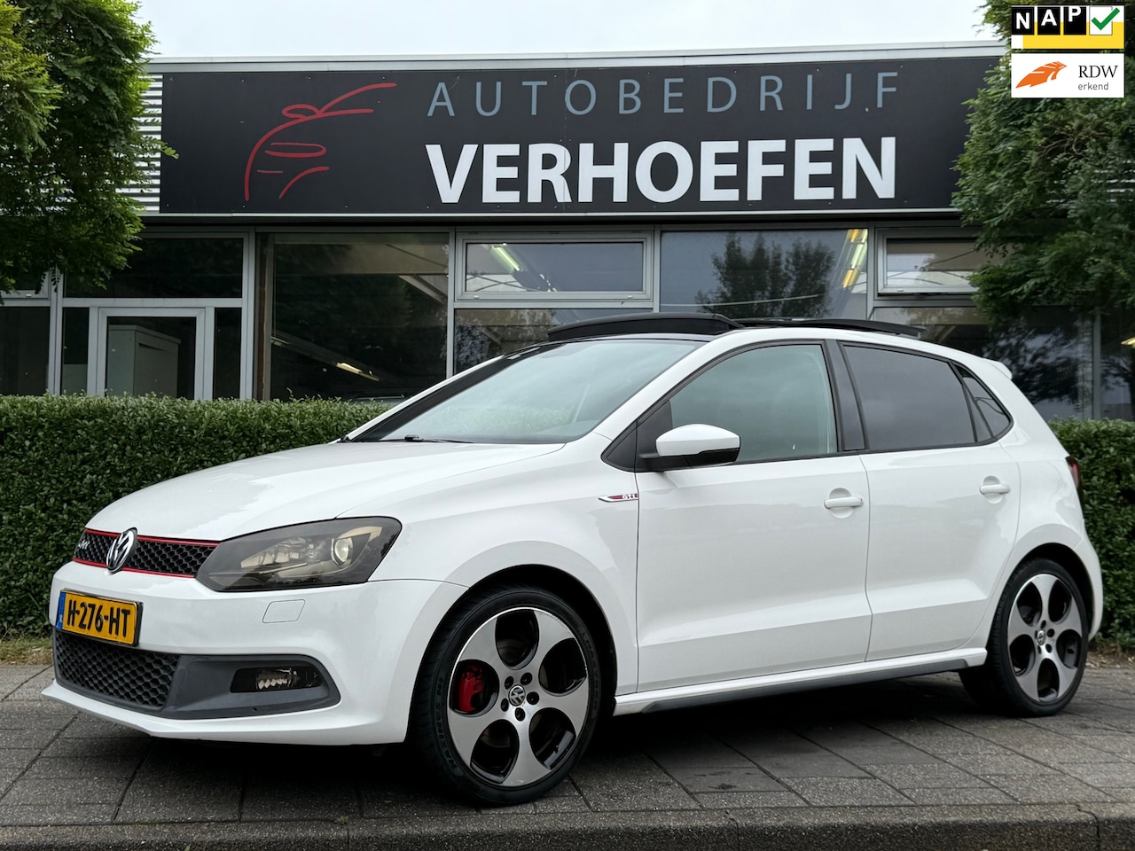 Volkswagen Polo - 1.4 TSI GTI - PANORAMADAK - DSG - PARK SENS - APPLE CARPLAY - CLIMATE / CRUISE CONTR ! - AutoWereld.nl